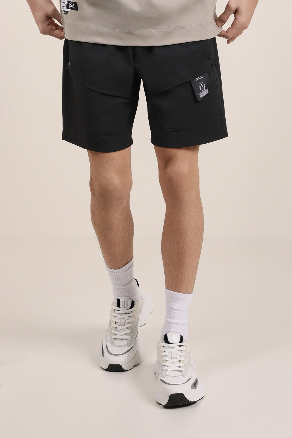 תמונת דוגמן קידמית של מכנסיים קצרים BALR