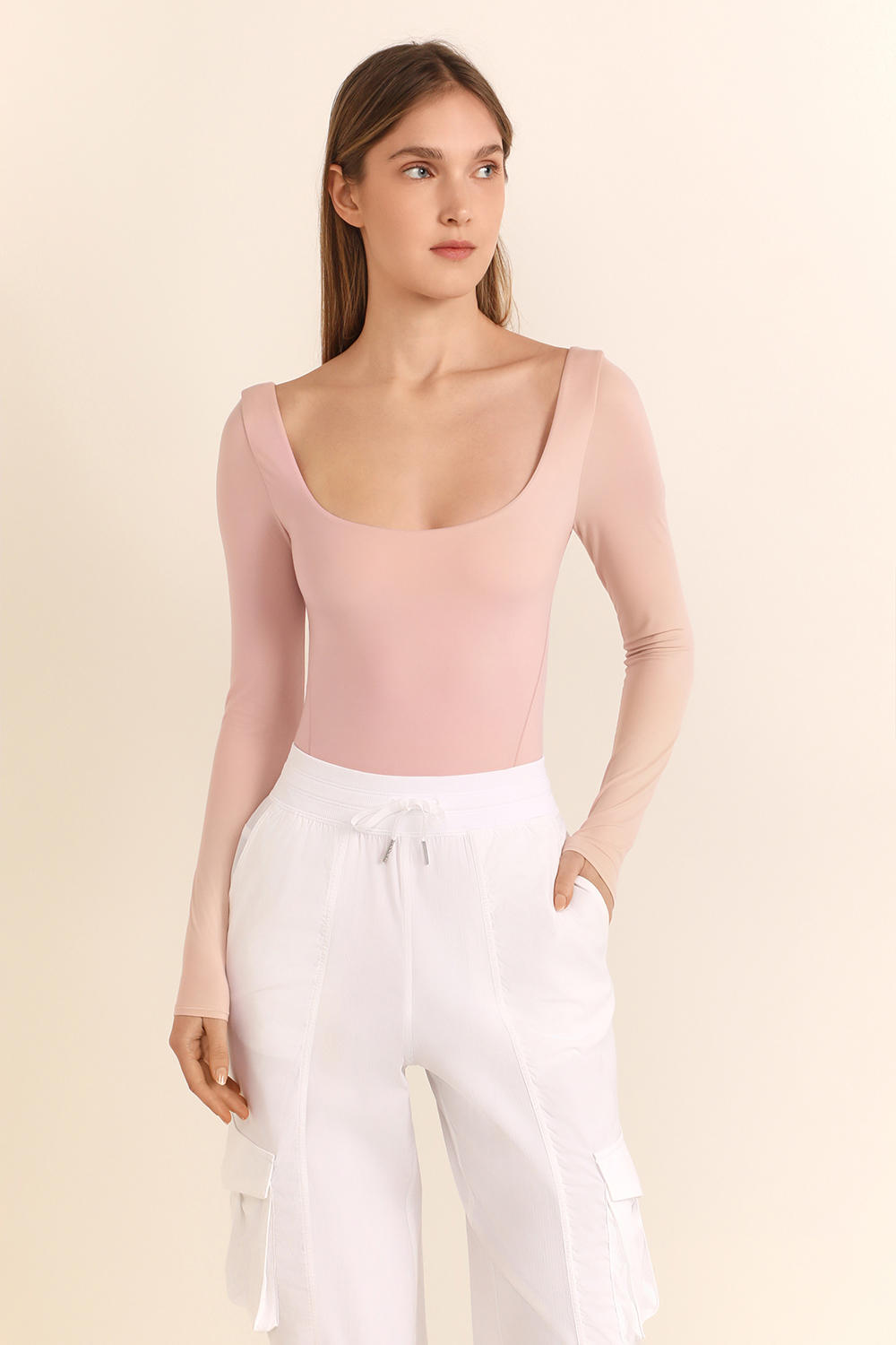 תמונת דוגמן קידמית של Nulu Square-Neck Long-Sleeve Bodysuit LULULEMON