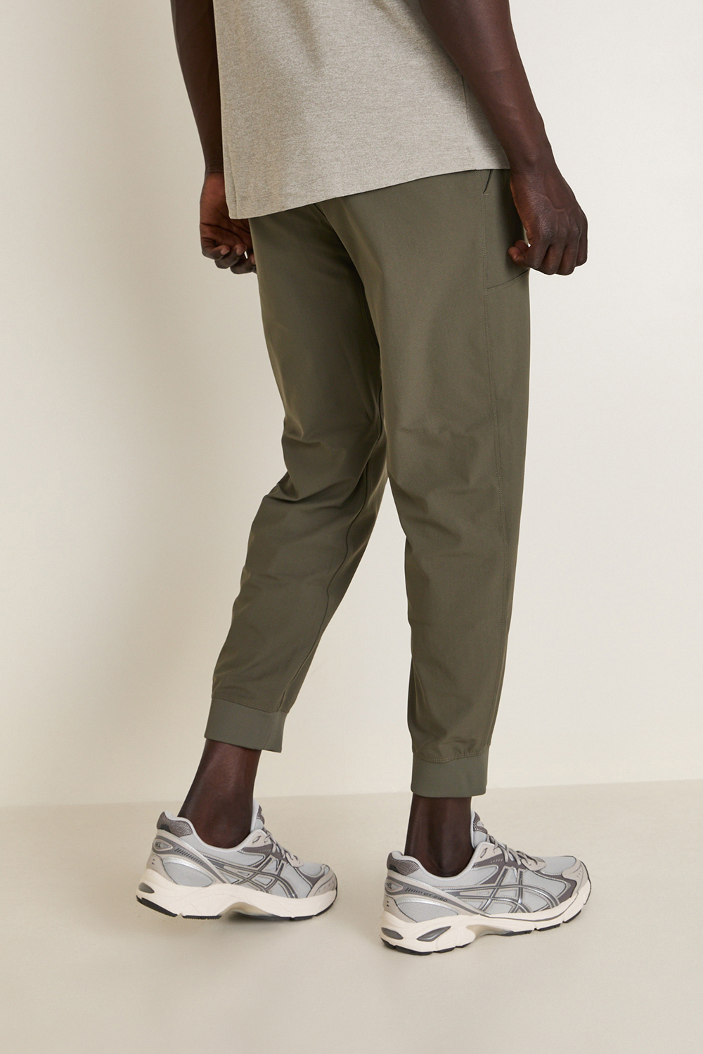 תמונת דוגמן אחורית של ABC Jogger Shorter LULULEMON