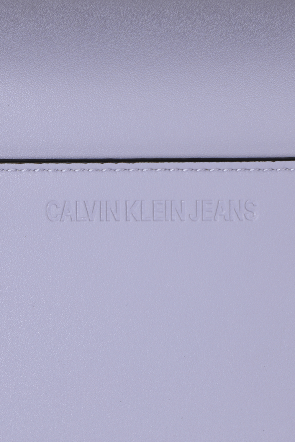 תמונת תקריב של Shoulder Bag in Lavender CALVIN KLEIN