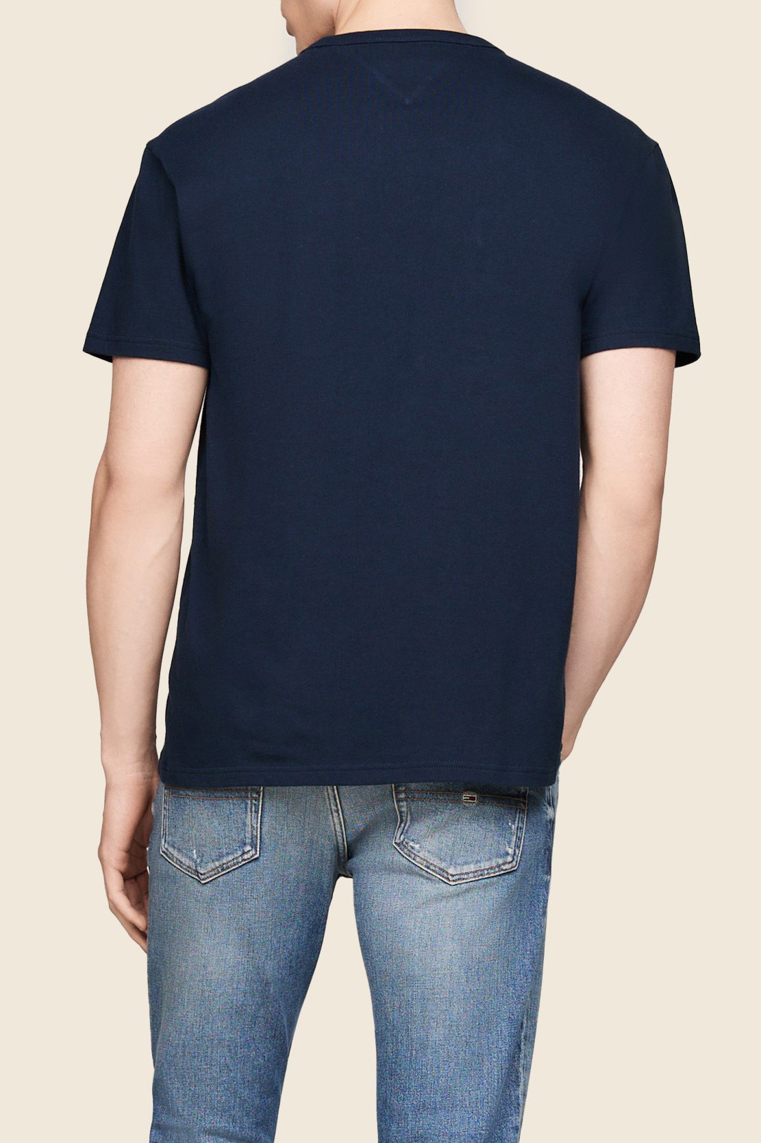 תמונת דוגמן אחורית של חולצת טי TOMMY HILFIGER
