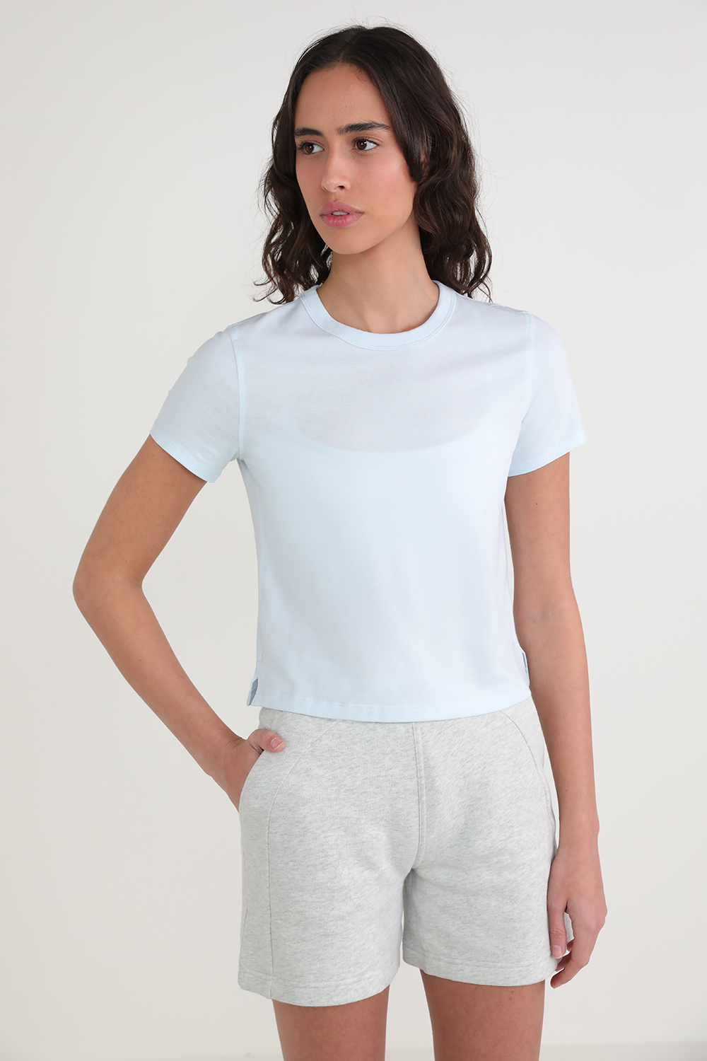 תמונת דוגמן קידמית של Classic-Fit Cotton-Blend Tee