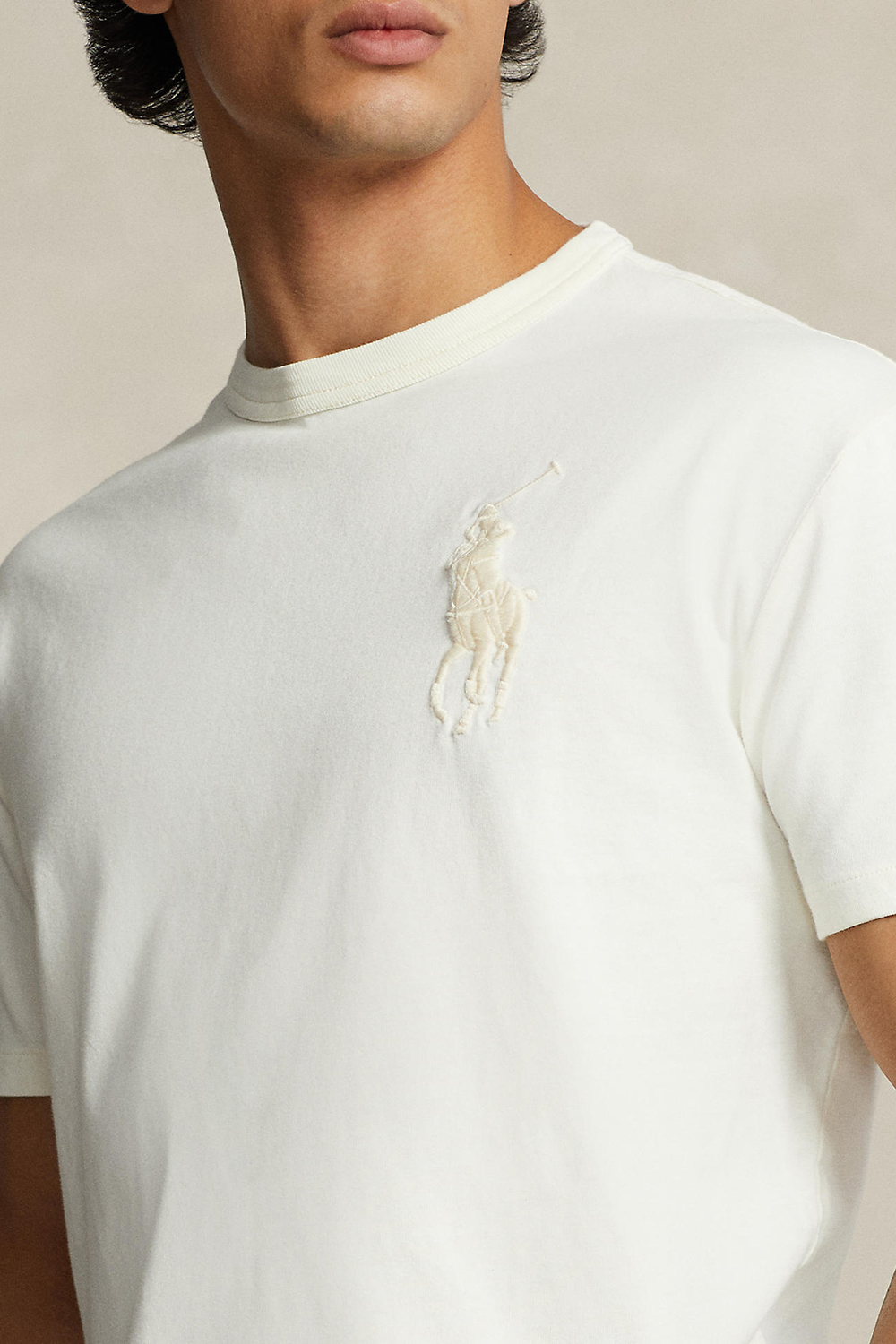 תמונת תקריב דוגמן של חולצת טי מכותנה POLO RALPH LAUREN