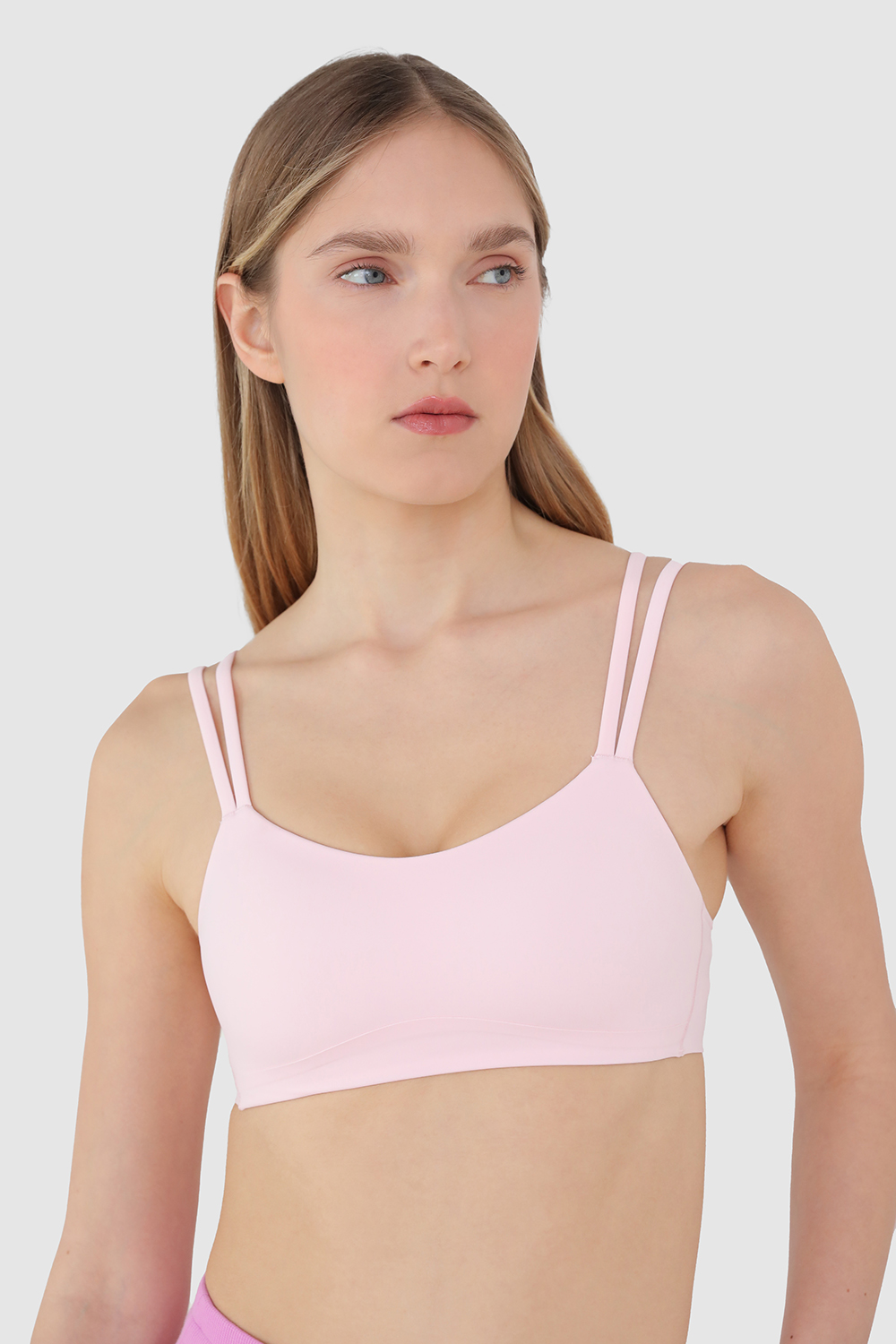 תמונת דוגמן קידמית של Like a Cloud Longline Bra, B/C Cup LULULEMON