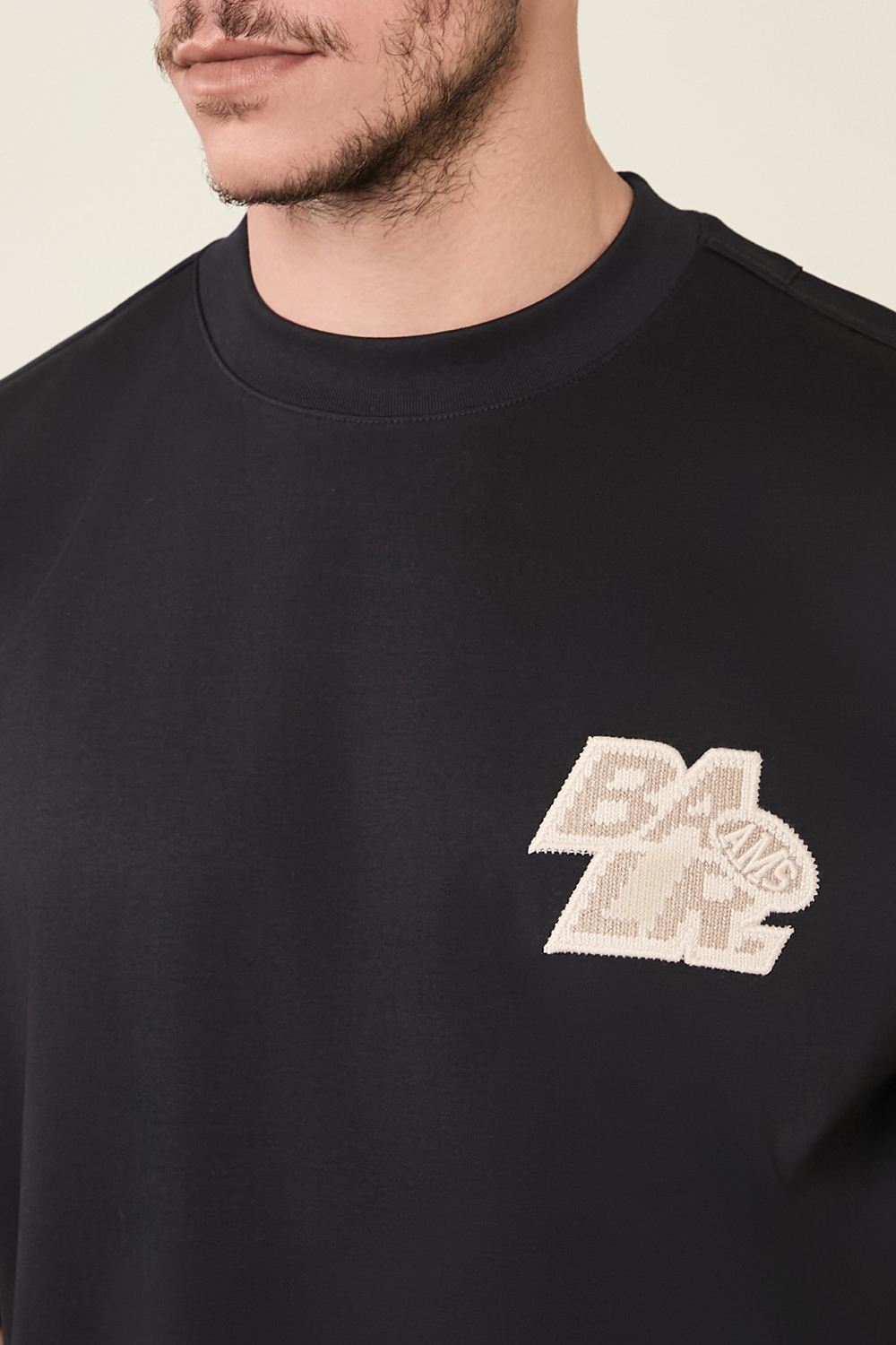 תמונת תקריב דוגמן של חולצת טי אוברסייז BALR