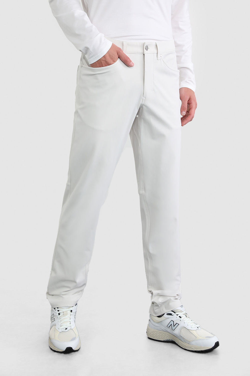 תמונת דוגמן קידמית של ABC Classic-Fit Pant 34"