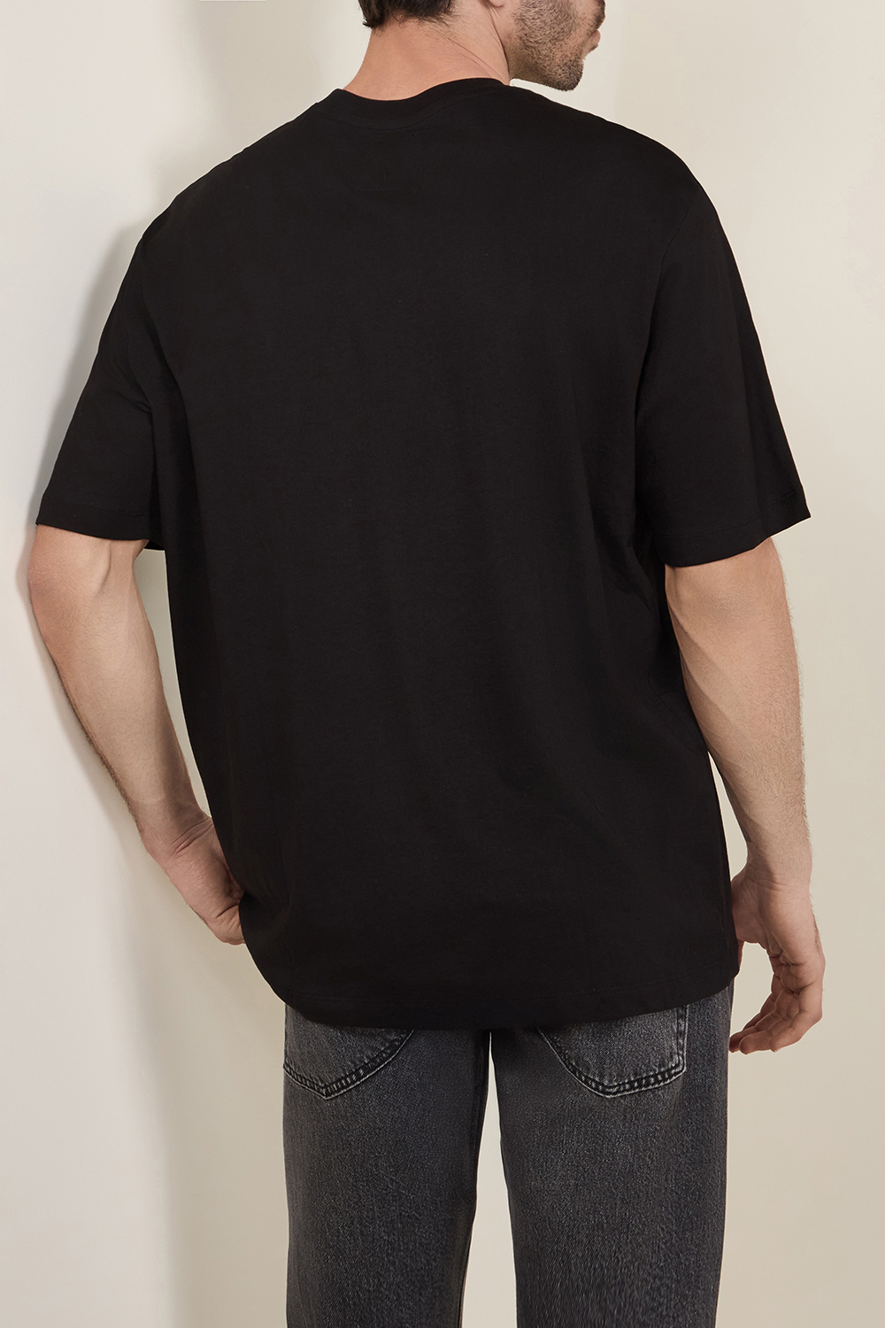 תמונת דוגמן אחורית של חולצת טי ARMANI EXCHANGE