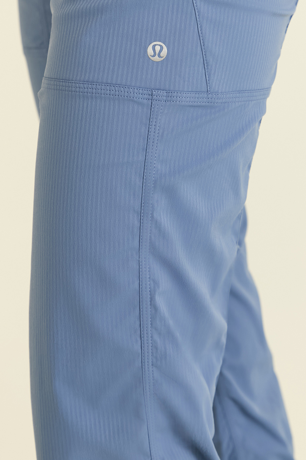 תמונת תקריב דוגמן של Dance Studio Mid-Rise Pant *Short LULULEMON