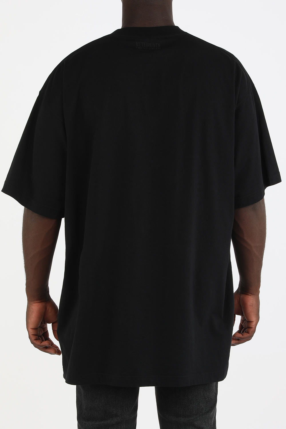 תמונת דוגמן אחורית של T-Shirt With Logo in Black