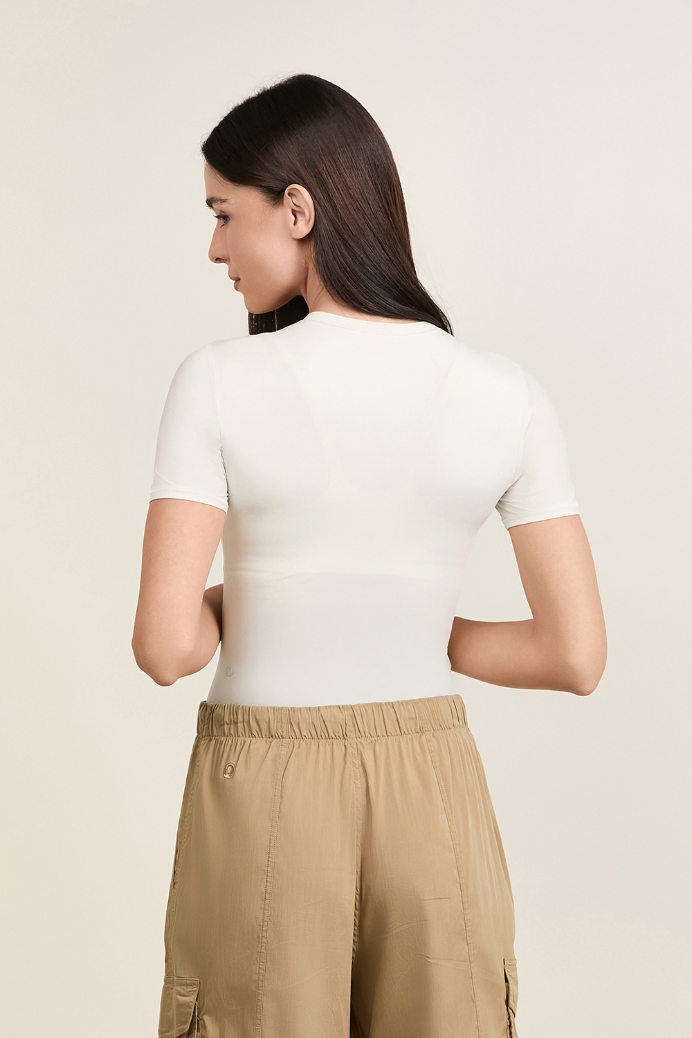 תמונת דוגמן אחורית של Nulu Short-Sleeve Crew Thong Bodysuit LULULEMON