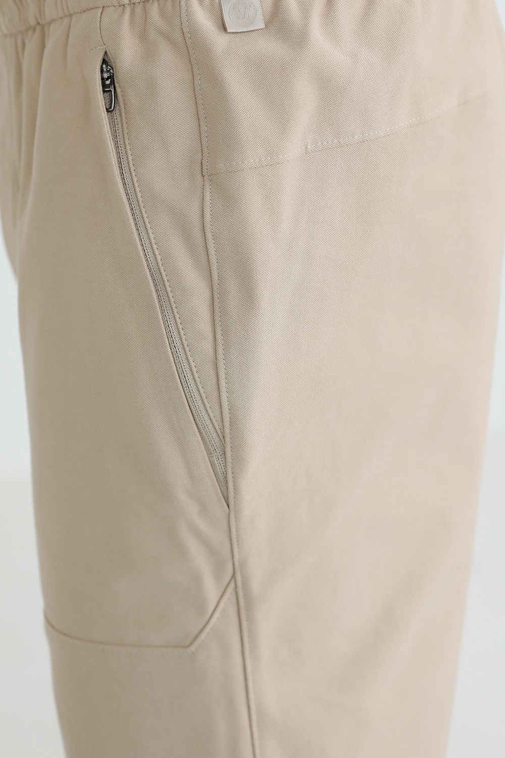 תמונת תקריב דוגמן של Utilitech Pull On Classic Fit Pant