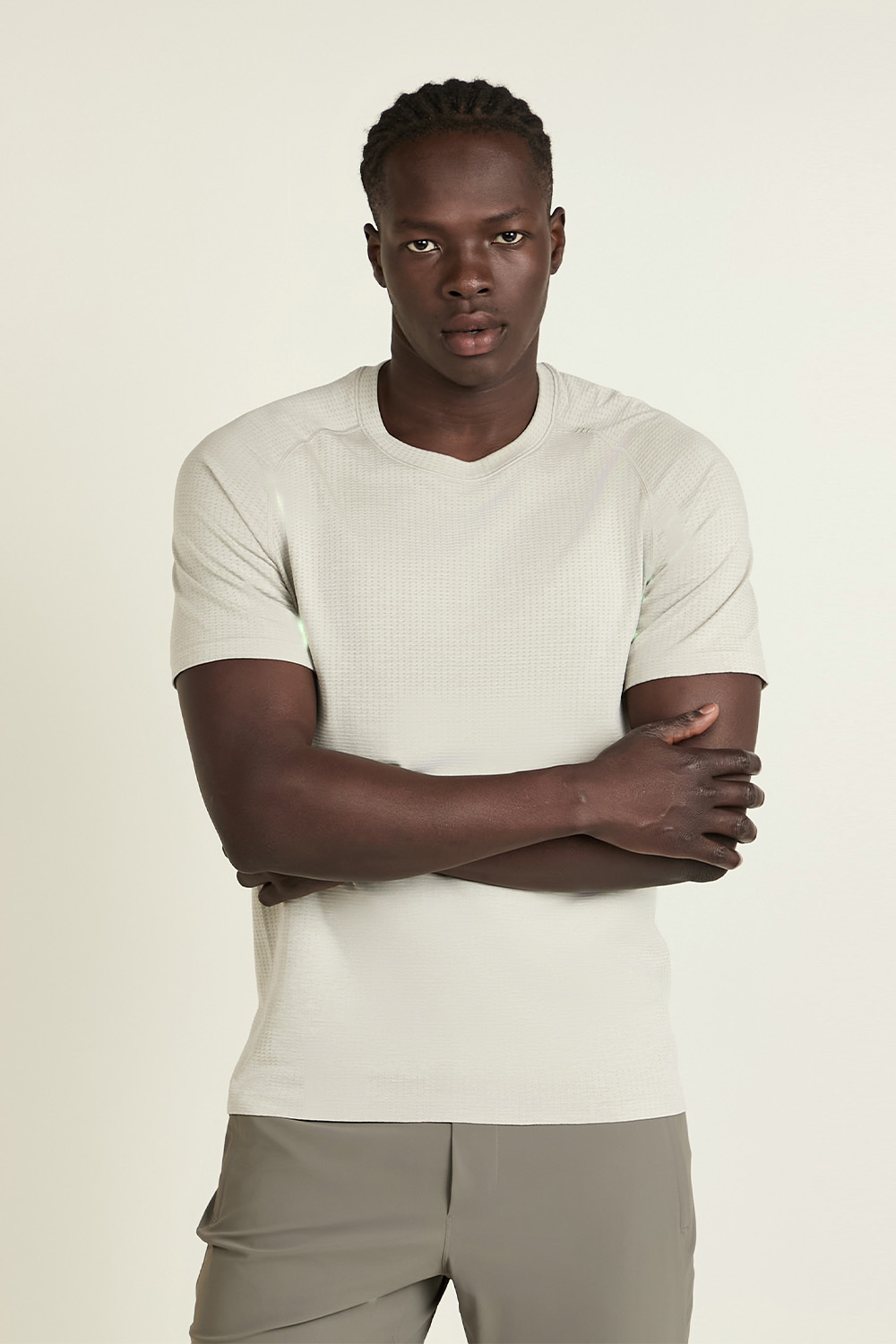 תמונת דוגמן קידמית של Metal Vent Tech Short Sleeve LULULEMON