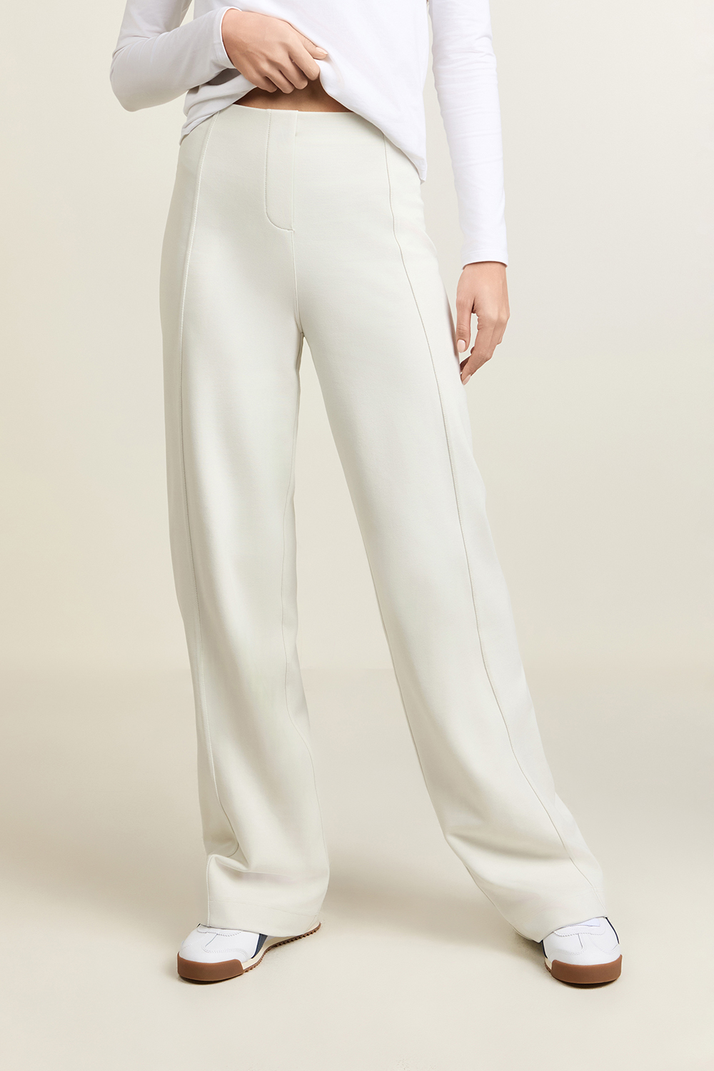 תמונת דוגמן קידמית של Stretch Knit High-Rise Pull-On Pant LULULEMON