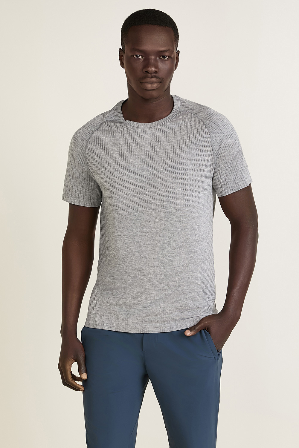 תמונת דוגמן קידמית של Metal Vent Tech Short Sleeve LULULEMON