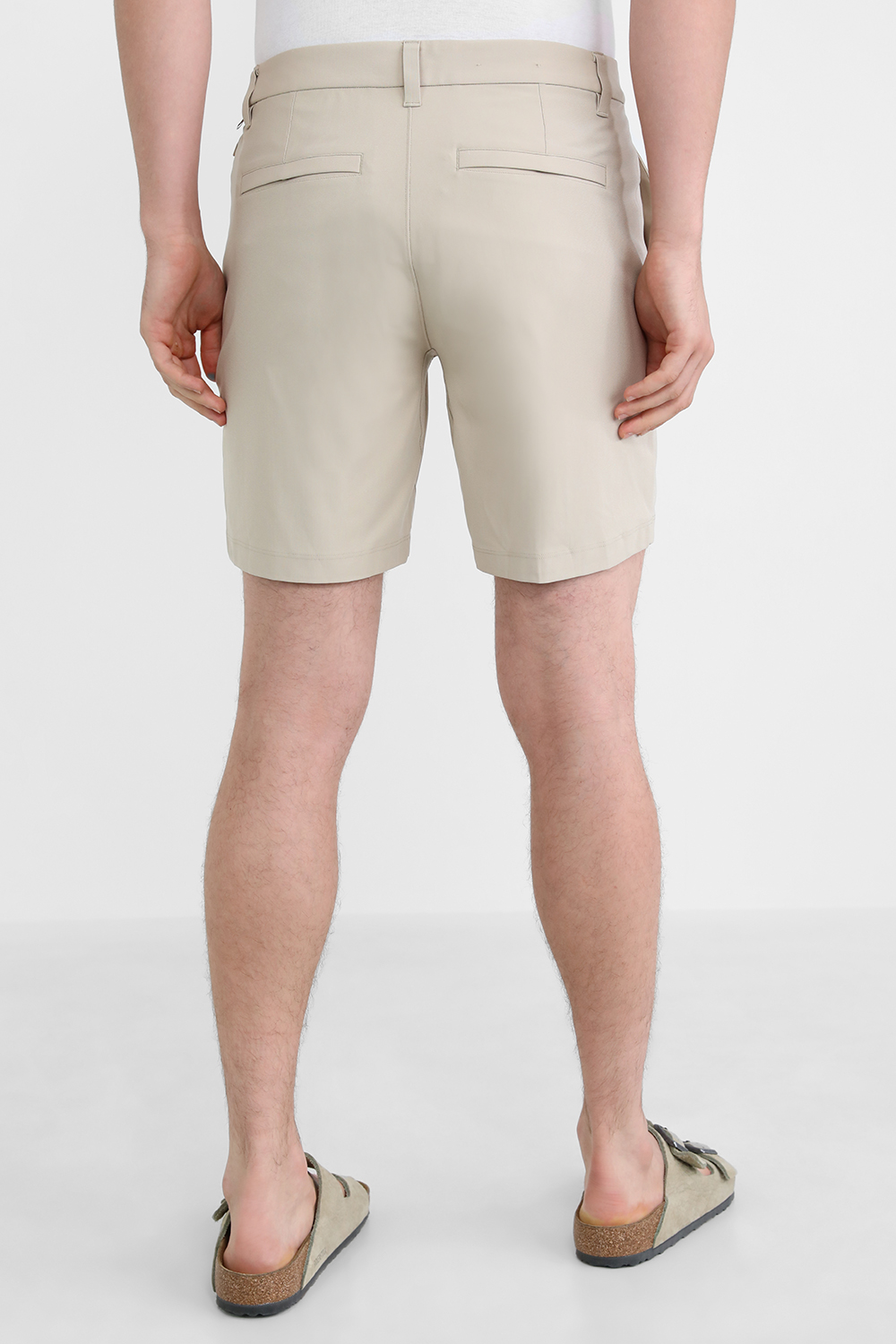 תמונת דוגמן אחורית של Commission Short Classic 7