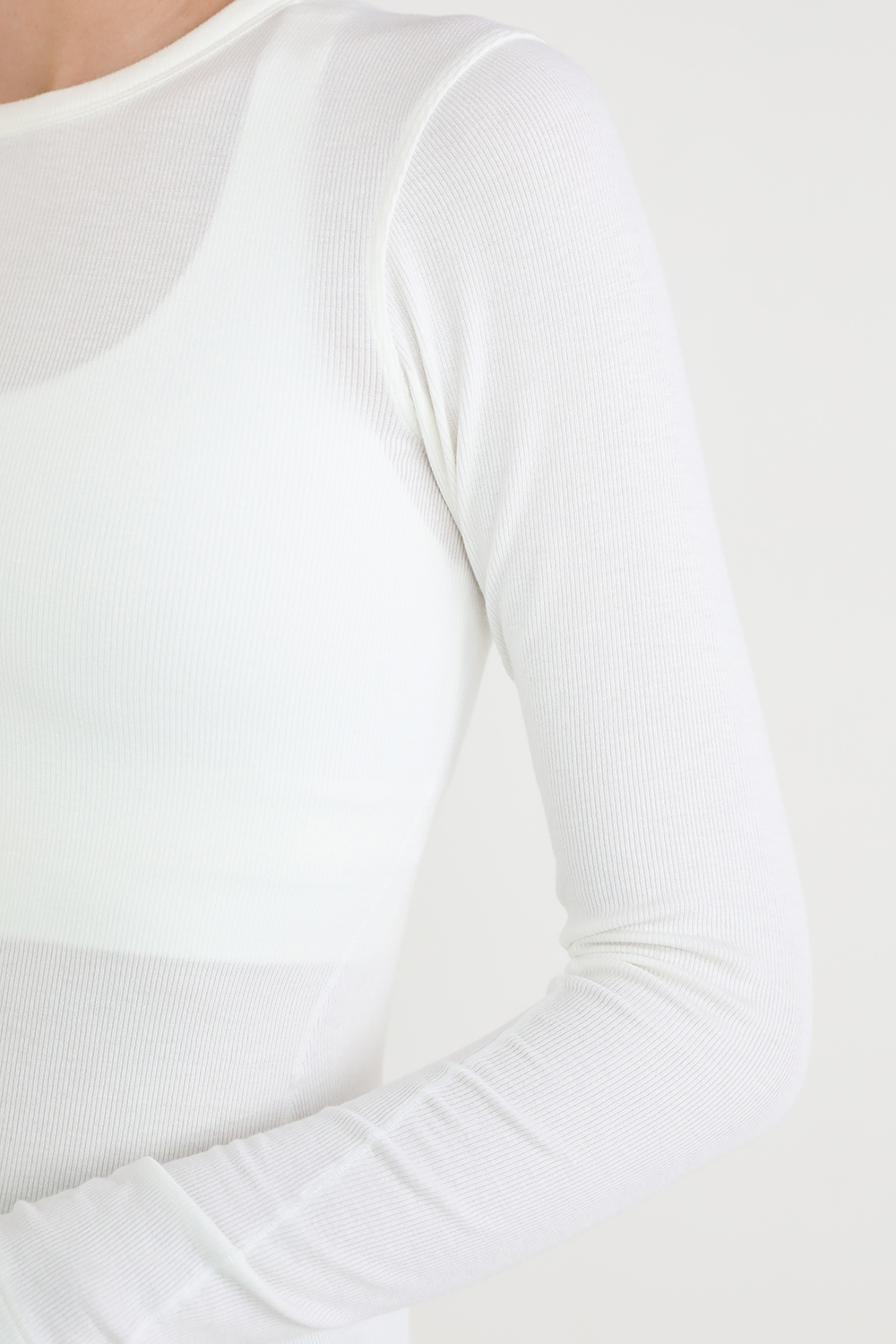 תמונת תקריב דוגמן של Hold Tight Long-Sleeve Shirt