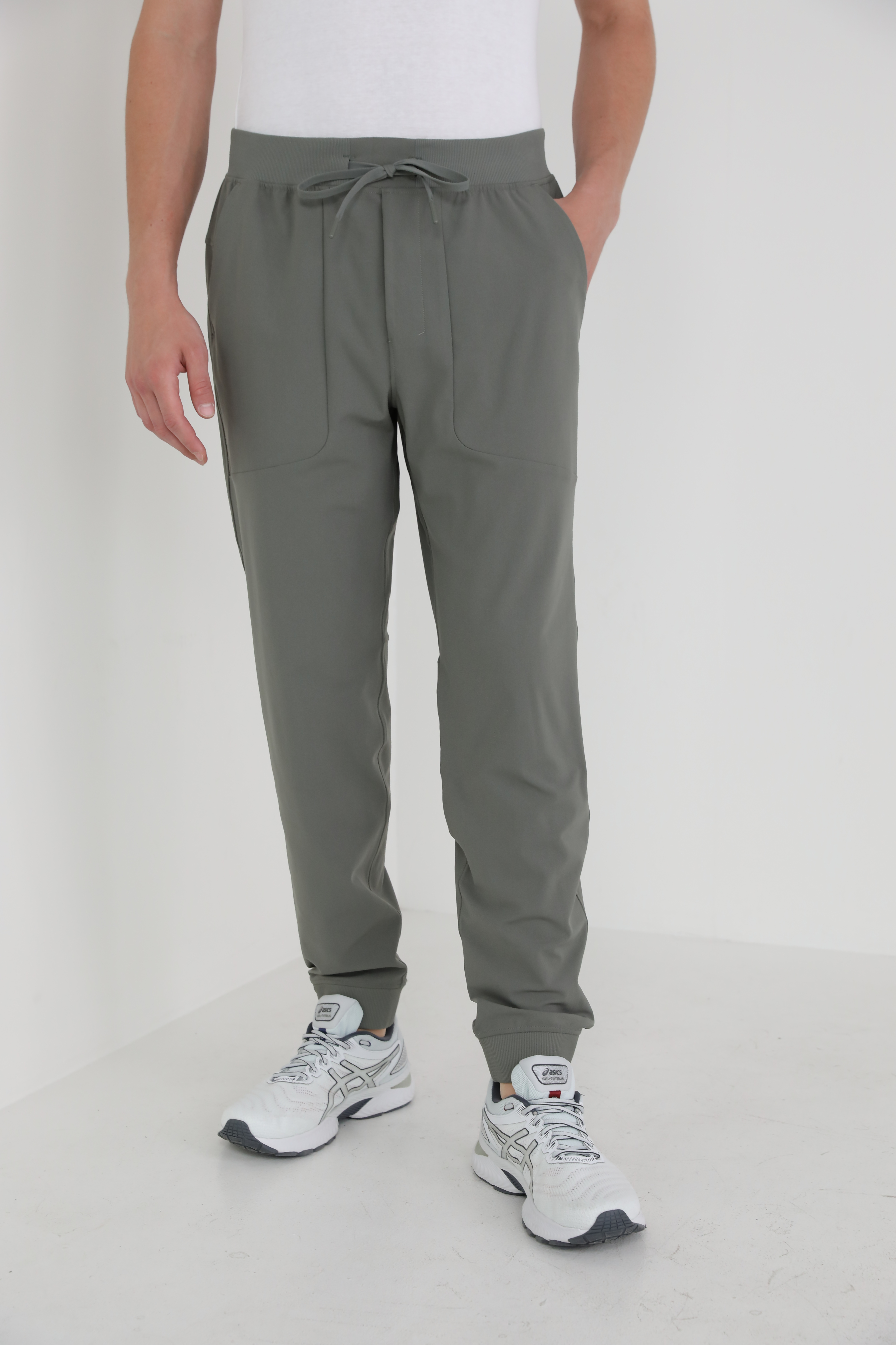 תמונת דוגמן קידמית של ABC Jogger