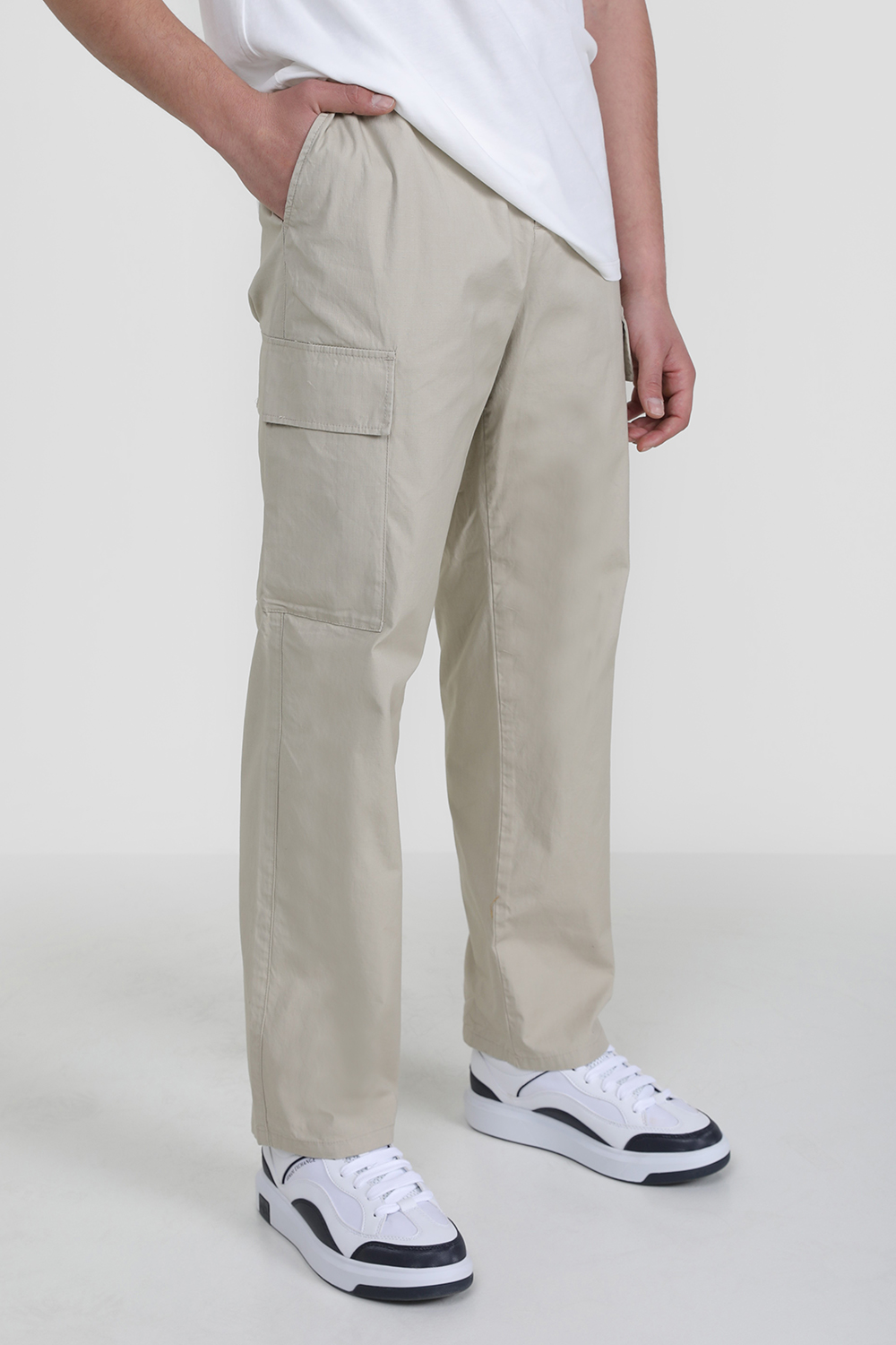 תמונת דוגמן קידמית של מכנסי קרגו ARMANI EXCHANGE
