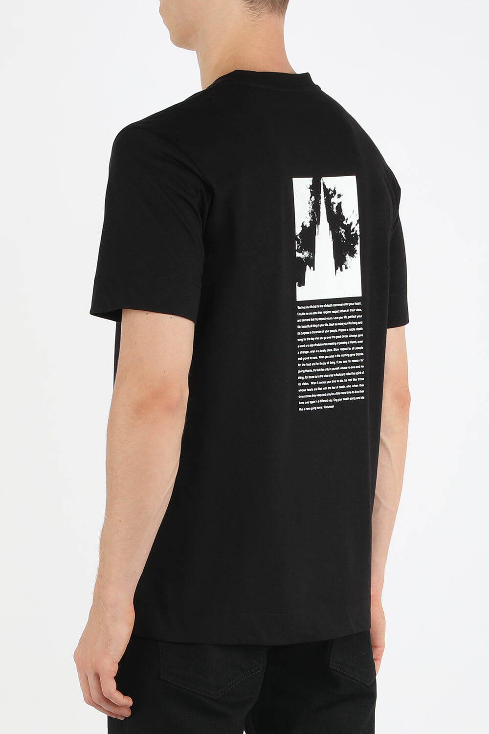 תמונת דוגמן אחורית של Back Graphic T-Shirt in Black