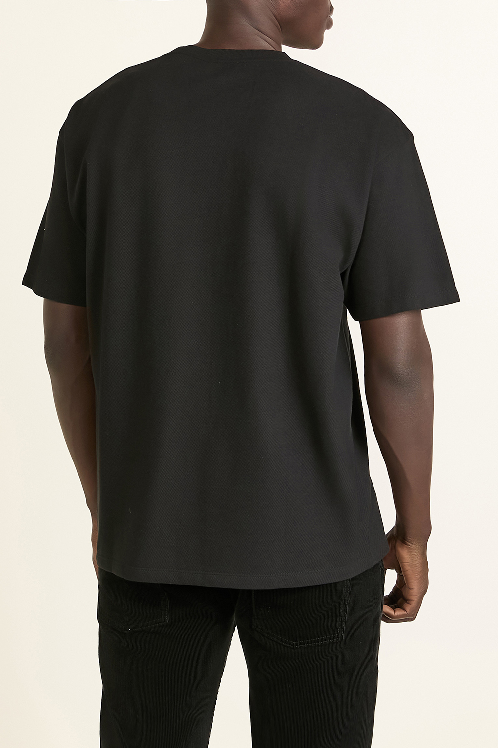תמונת דוגמן אחורית של חולצת טי SAINT LAURENT