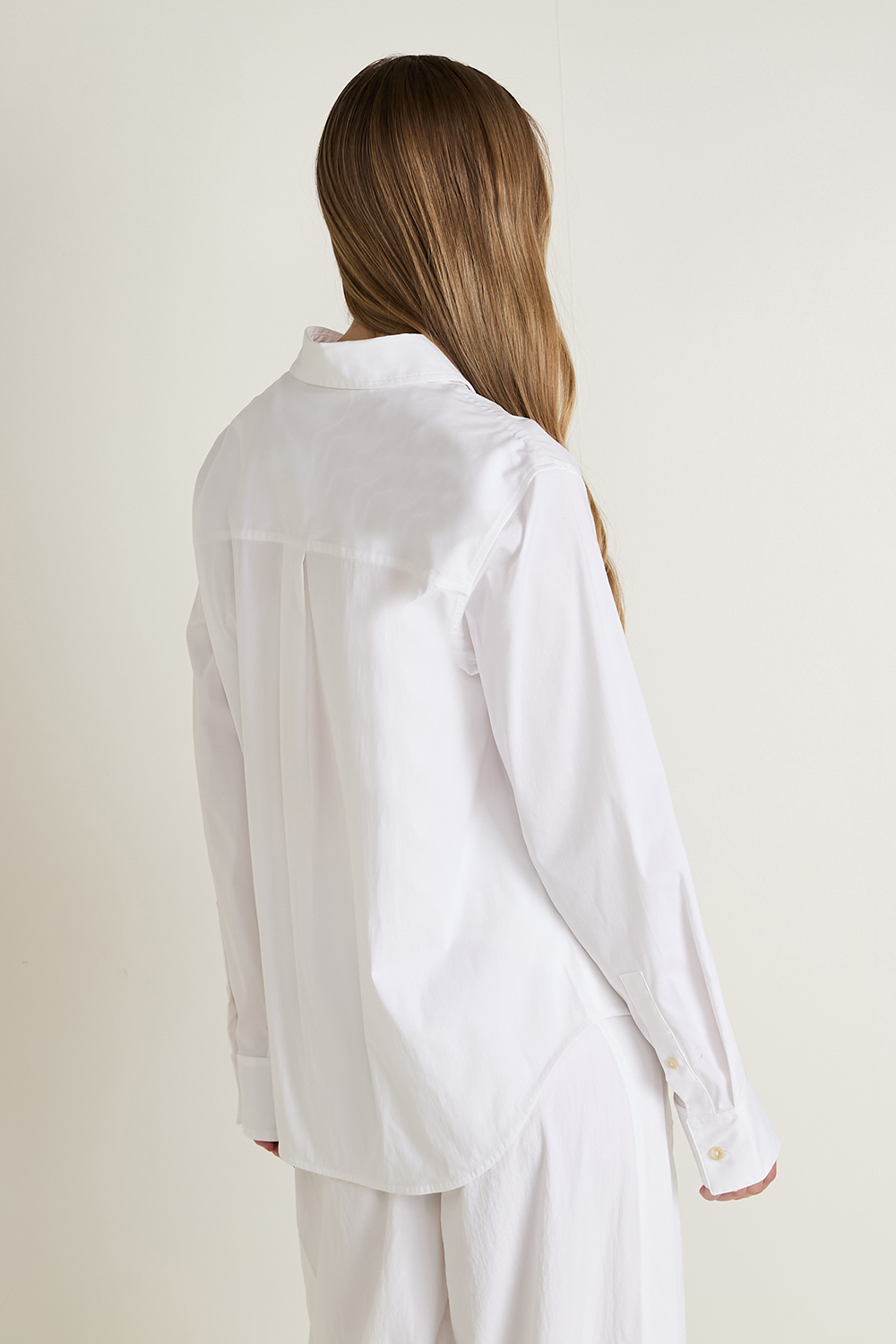 תמונת דוגמן אחורית של Cotton-Blend Poplin Button-Down Shirt LULULEMON