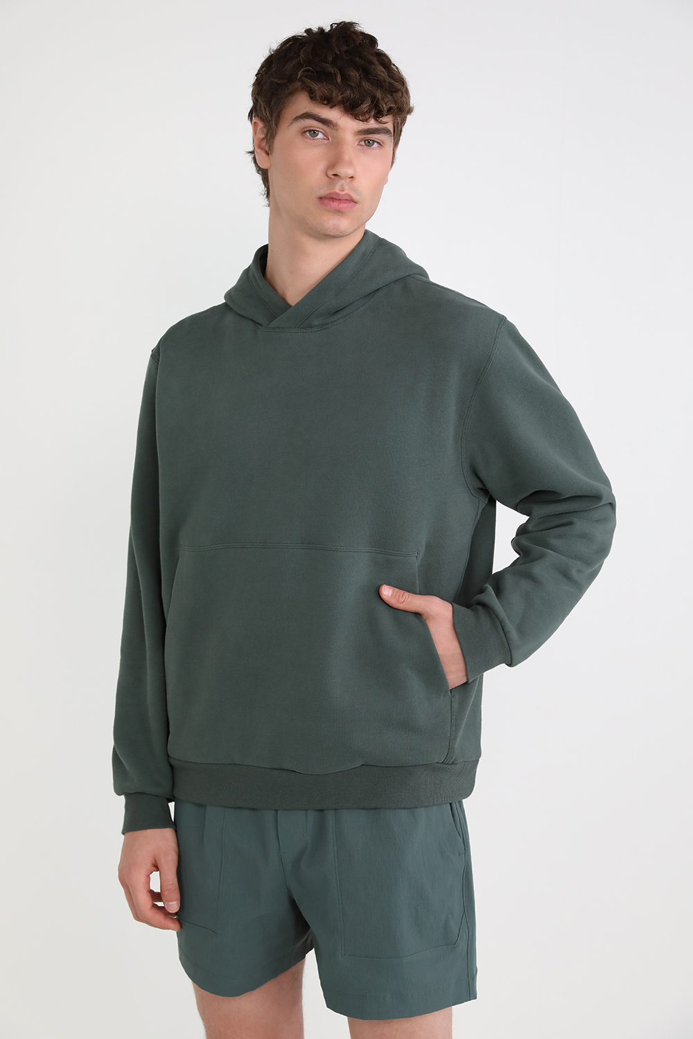 תמונת דוגמן קידמית של Steady State Hoodie