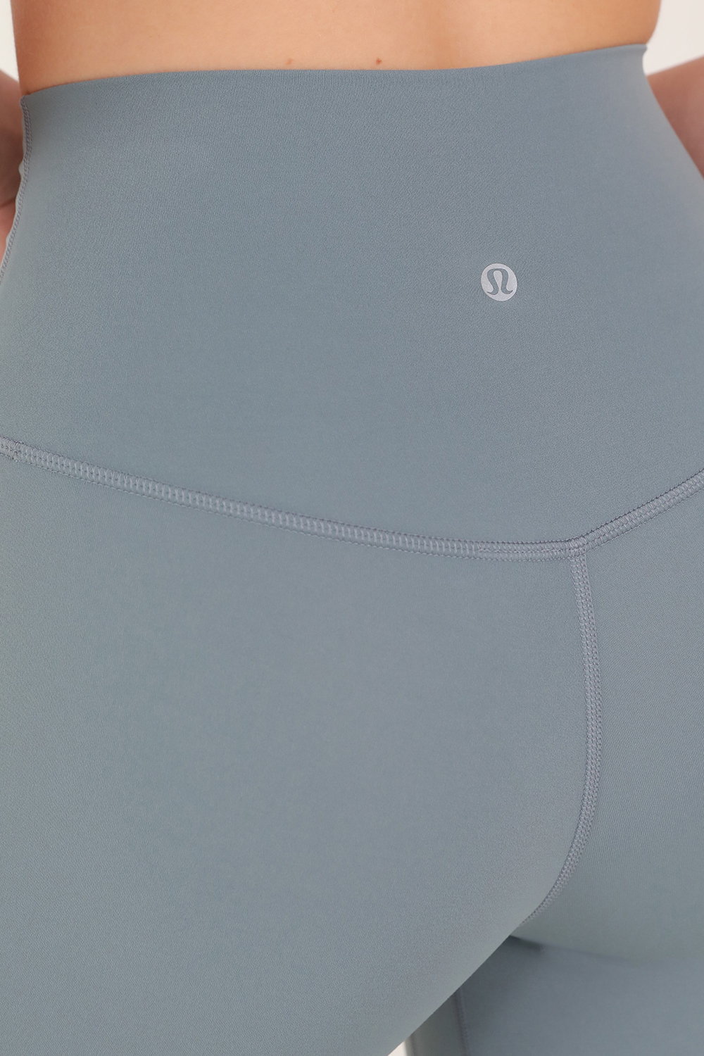 תמונת תקריב דוגמן של Align HR Crop 23 LULULEMON