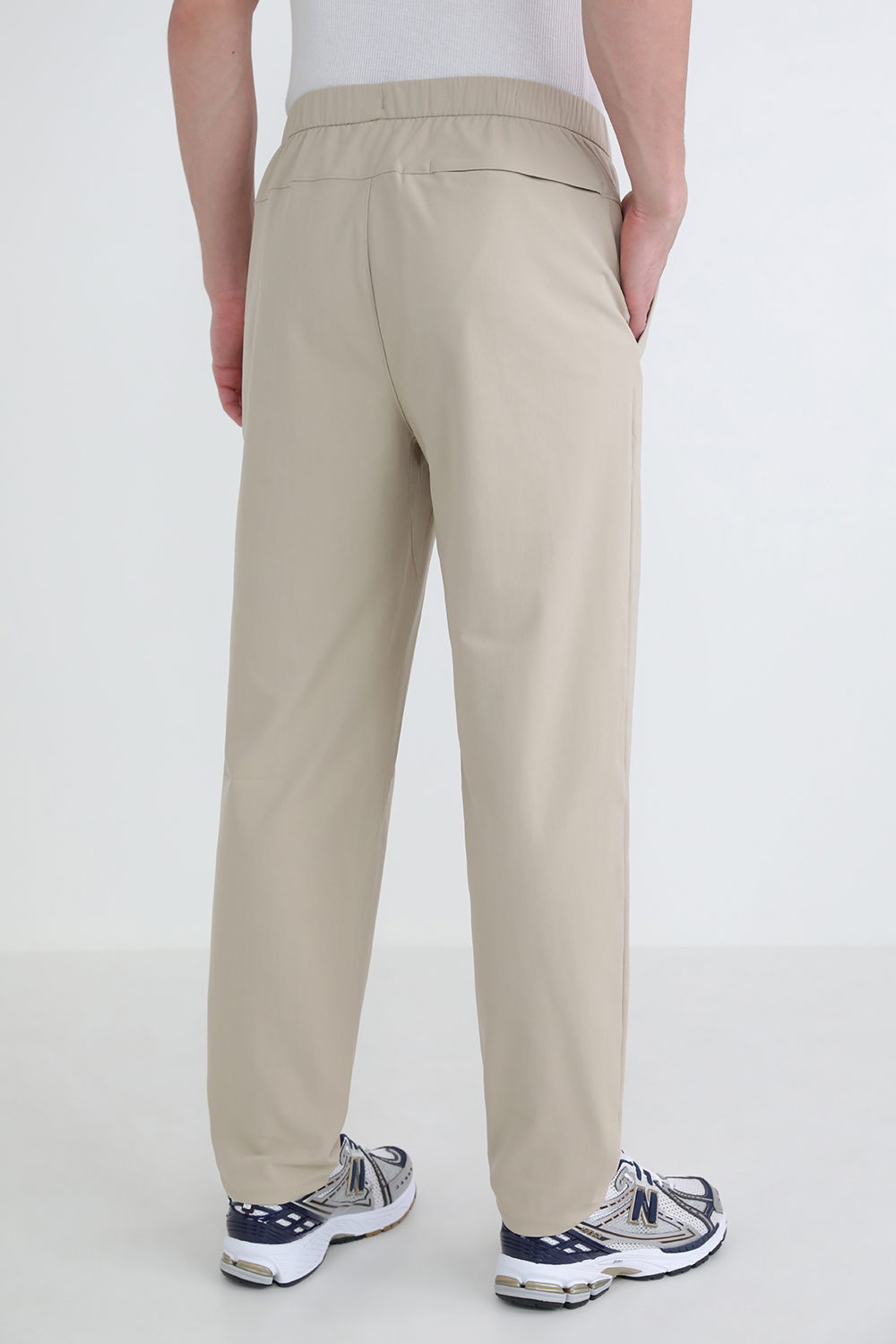 תמונת דוגמן אחורית של ABC Pull-On Pant