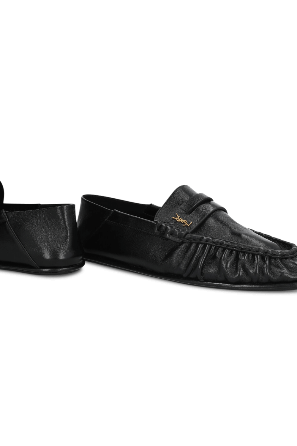 תמונת תקריב של נעלי מוקסינים SAINT LAURENT