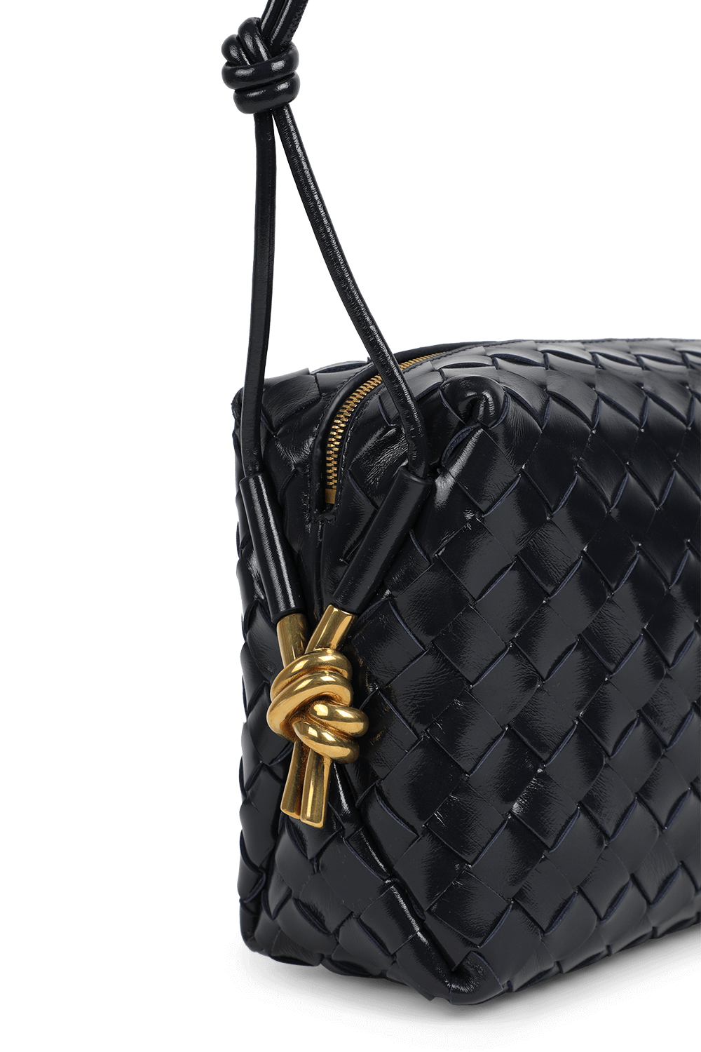 תמונת תקריב של תיק לופ קרוס מעור בגודל מיני BOTTEGA VENETA