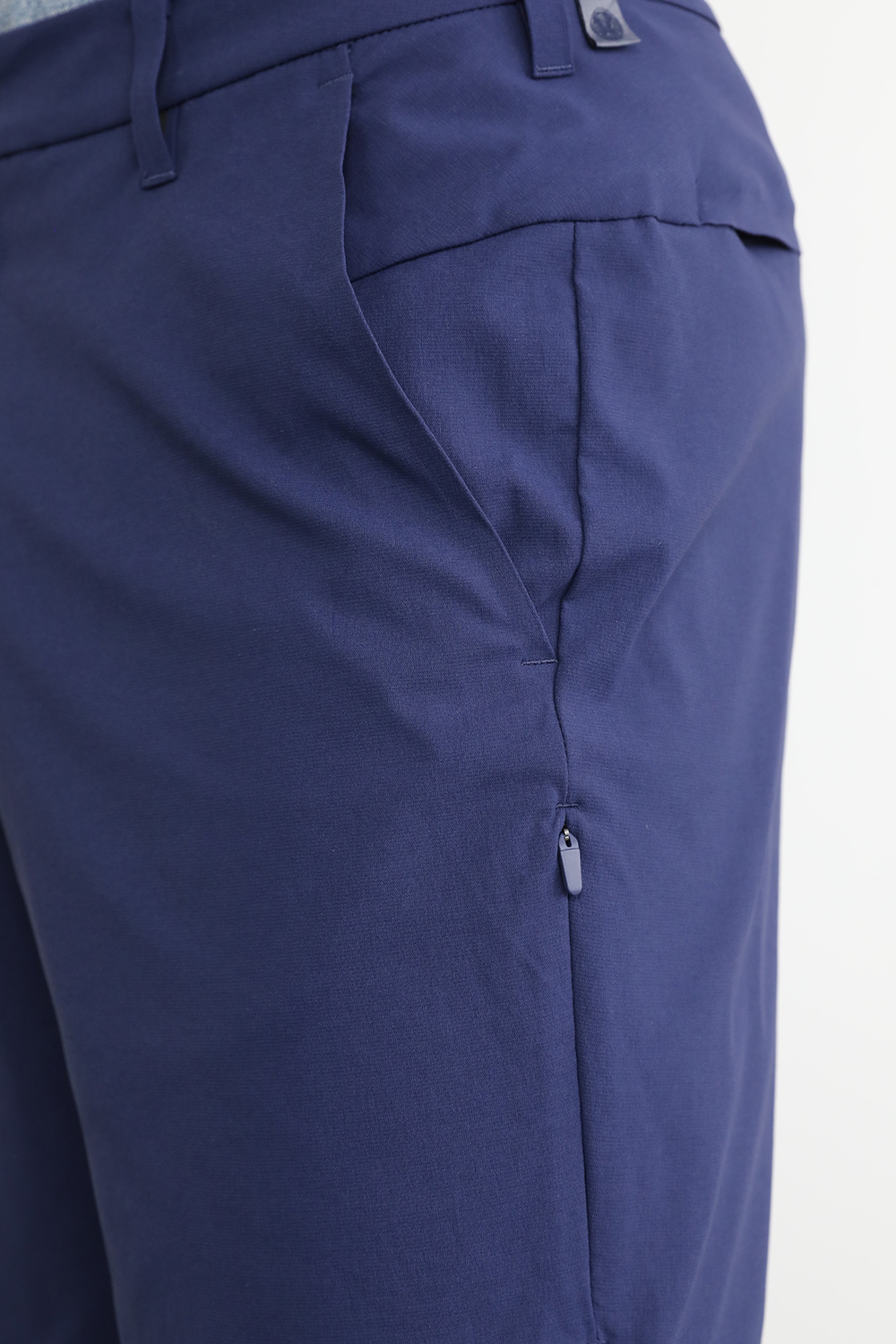 תמונת תקריב דוגמן של Commission Golf Short 10