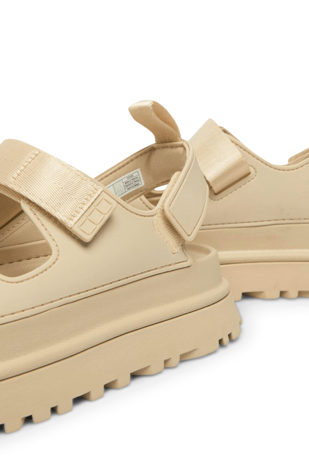 תמונת פנים של סנדלי גולדן גלואו UGG