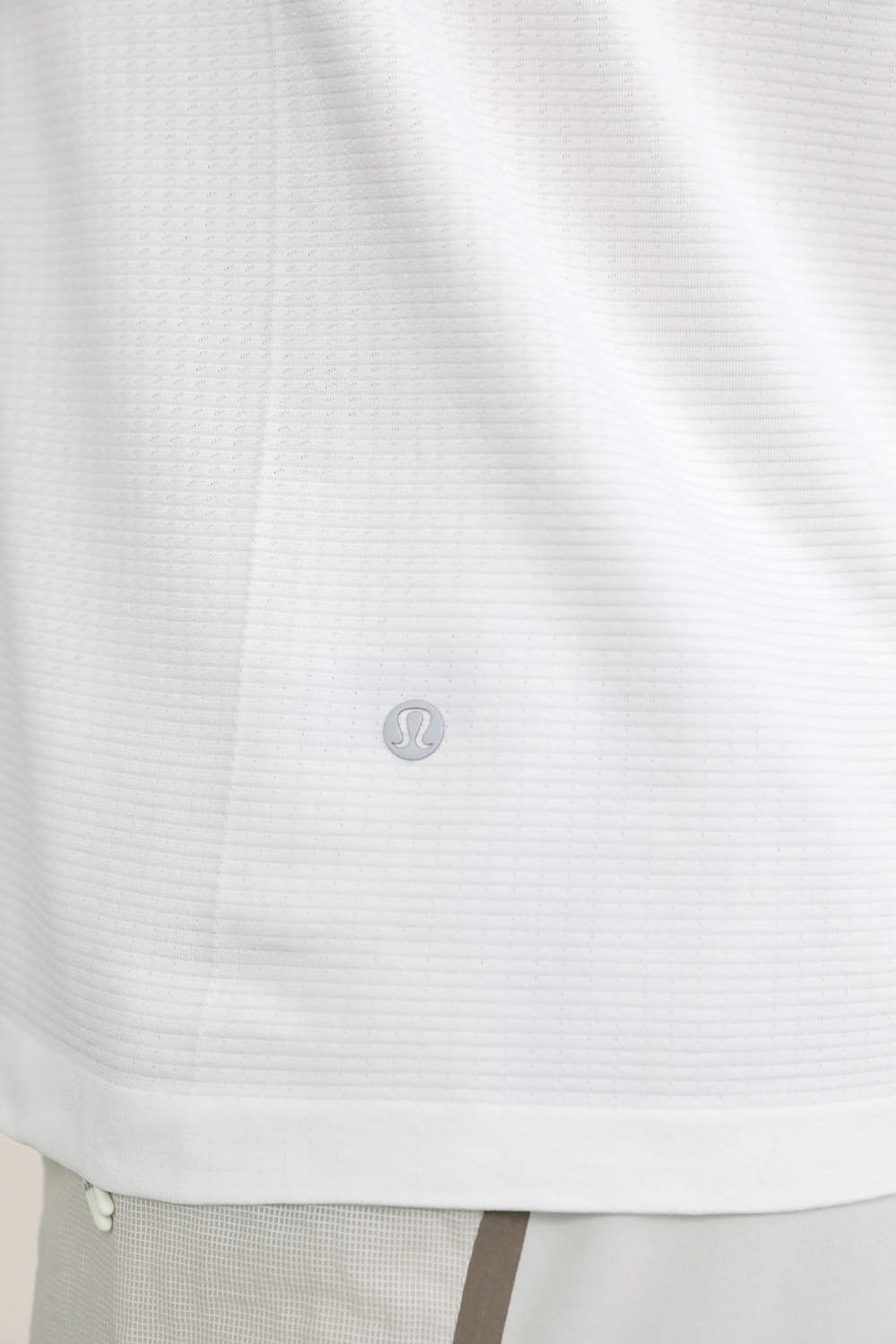 תמונת תקריב דוגמן של Metal Vent Tech Long-Sleeve Shirt LULULEMON