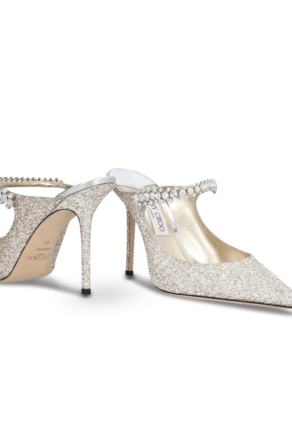 תמונת תקריב של נעלי עקב סליידס JIMMY CHOO