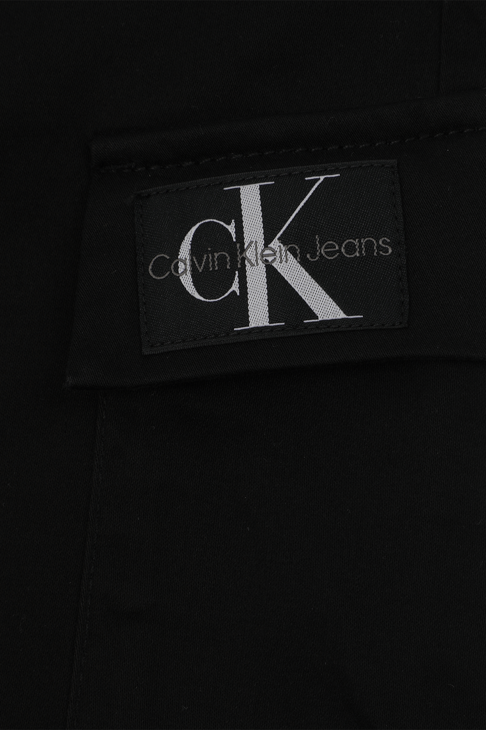 תמונה אחורית של מכנסי קרגו קצרים - גילאי 6-16 CALVIN KLEIN