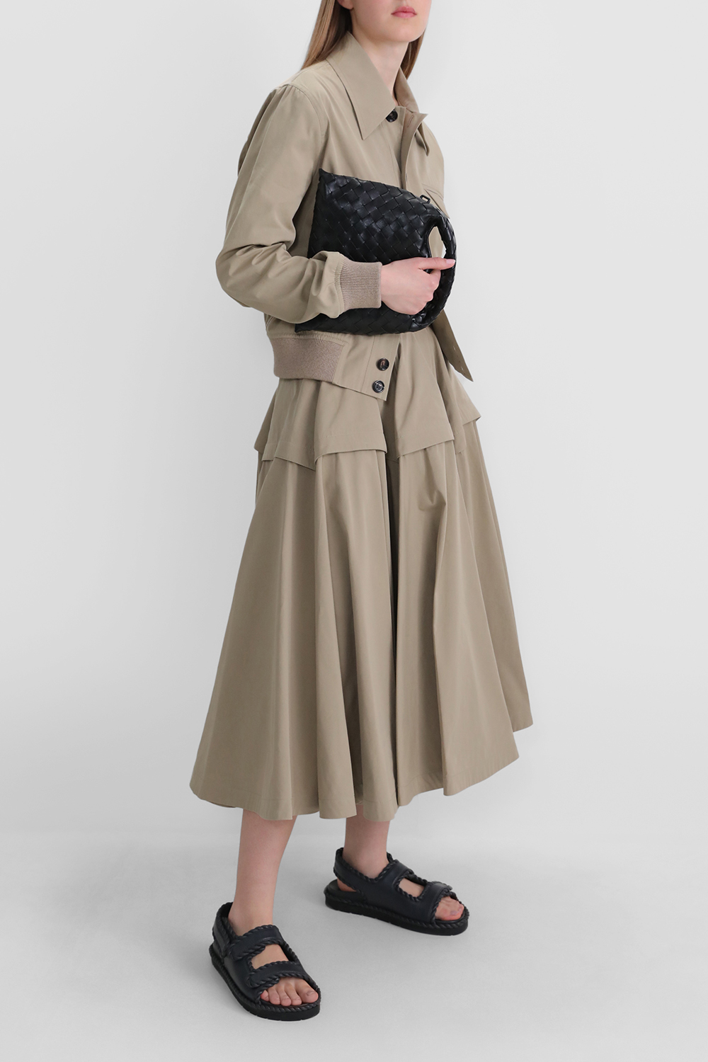 תמונת דוגמן קידמית של תיק הופ בגודל מיני BOTTEGA VENETA