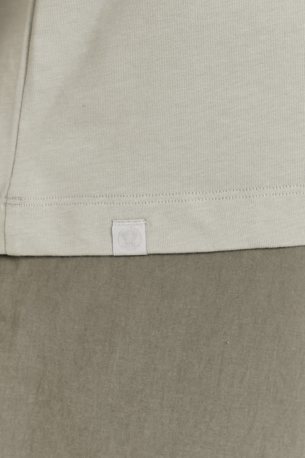 תמונת תקריב דוגמן של Heavyweight Cotton Jersey T-Shirt LULULEMON