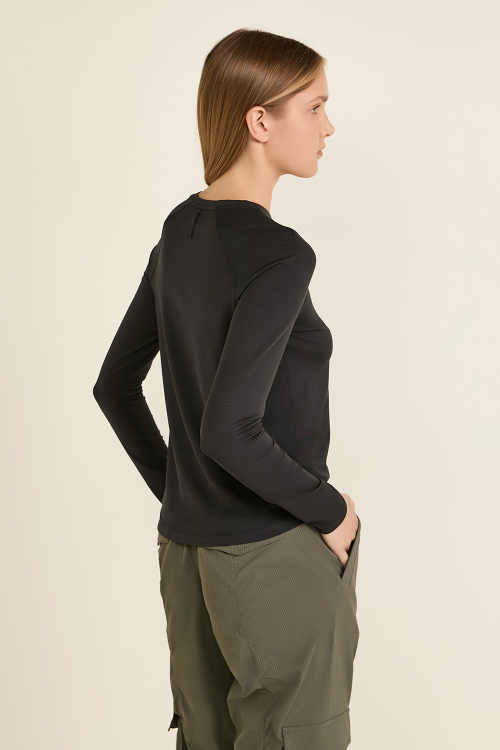 תמונת דוגמן אחורית של License to Train Classic Fit Long Sleeve LULULEMON