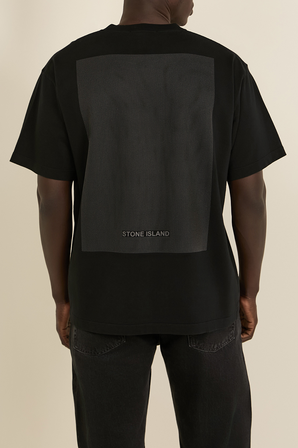 תמונת דוגמן אחורית של חולצת טי עם הדפס בגב STONE ISLAND