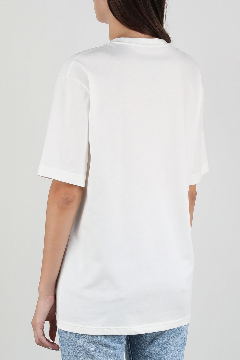 תמונת דוגמן קידמית של חולצת טי סלים עם לוגו FRED PERRY
