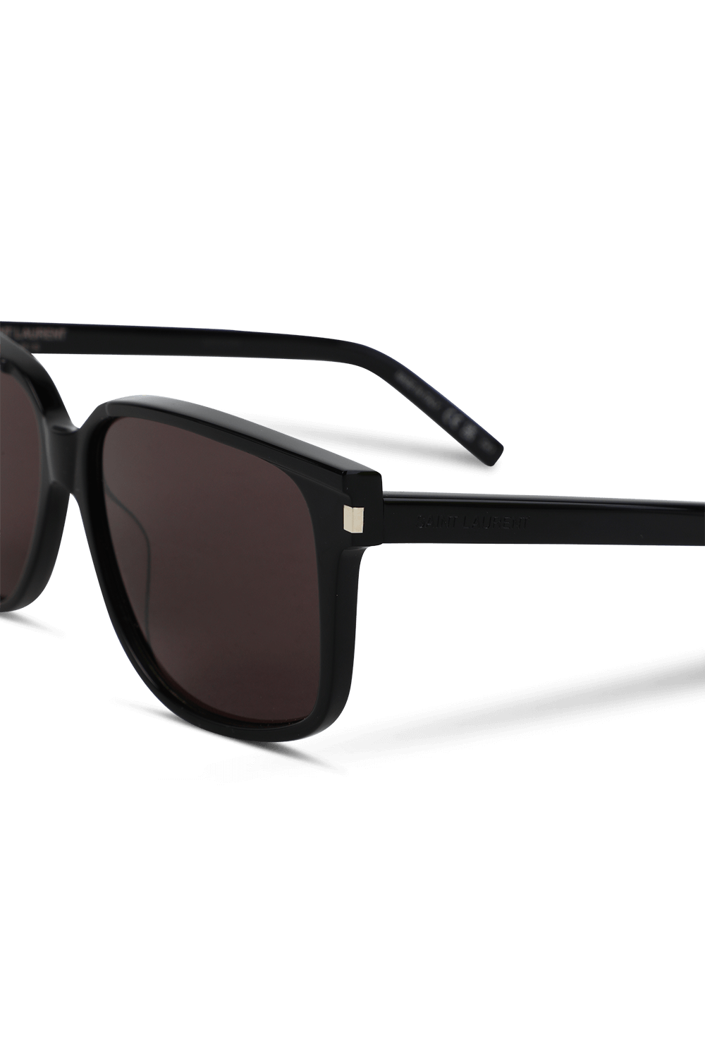 תמונת תקריב של משקפי שמש SAINT LAURENT
