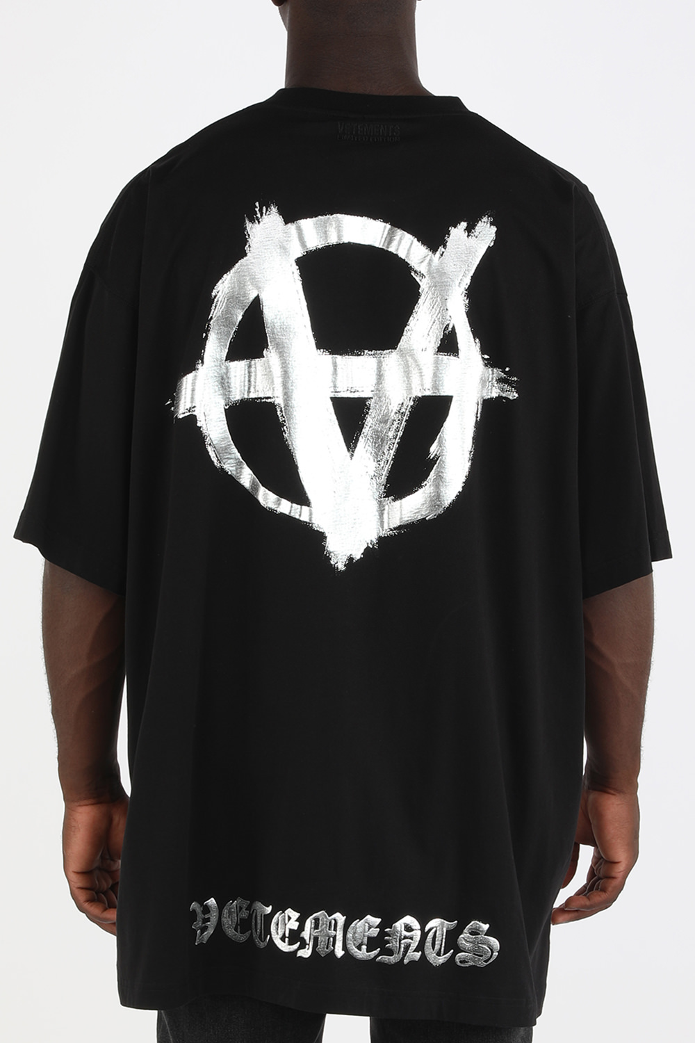 תמונת דוגמן אחורית של Double Anarchy Tshirt in Black