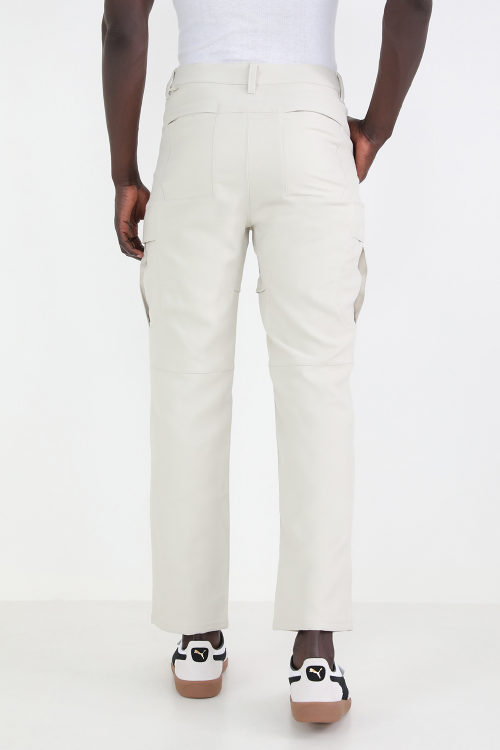 תמונת דוגמן אחורית של Sueded Cargo Pant LULULEMON