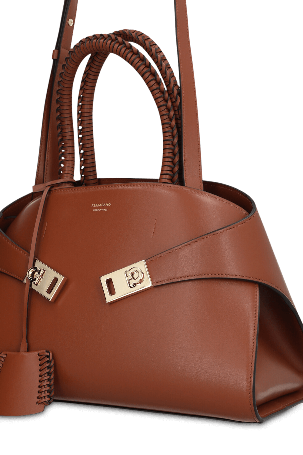 תמונת תקריב של תיק הג FERRAGAMO