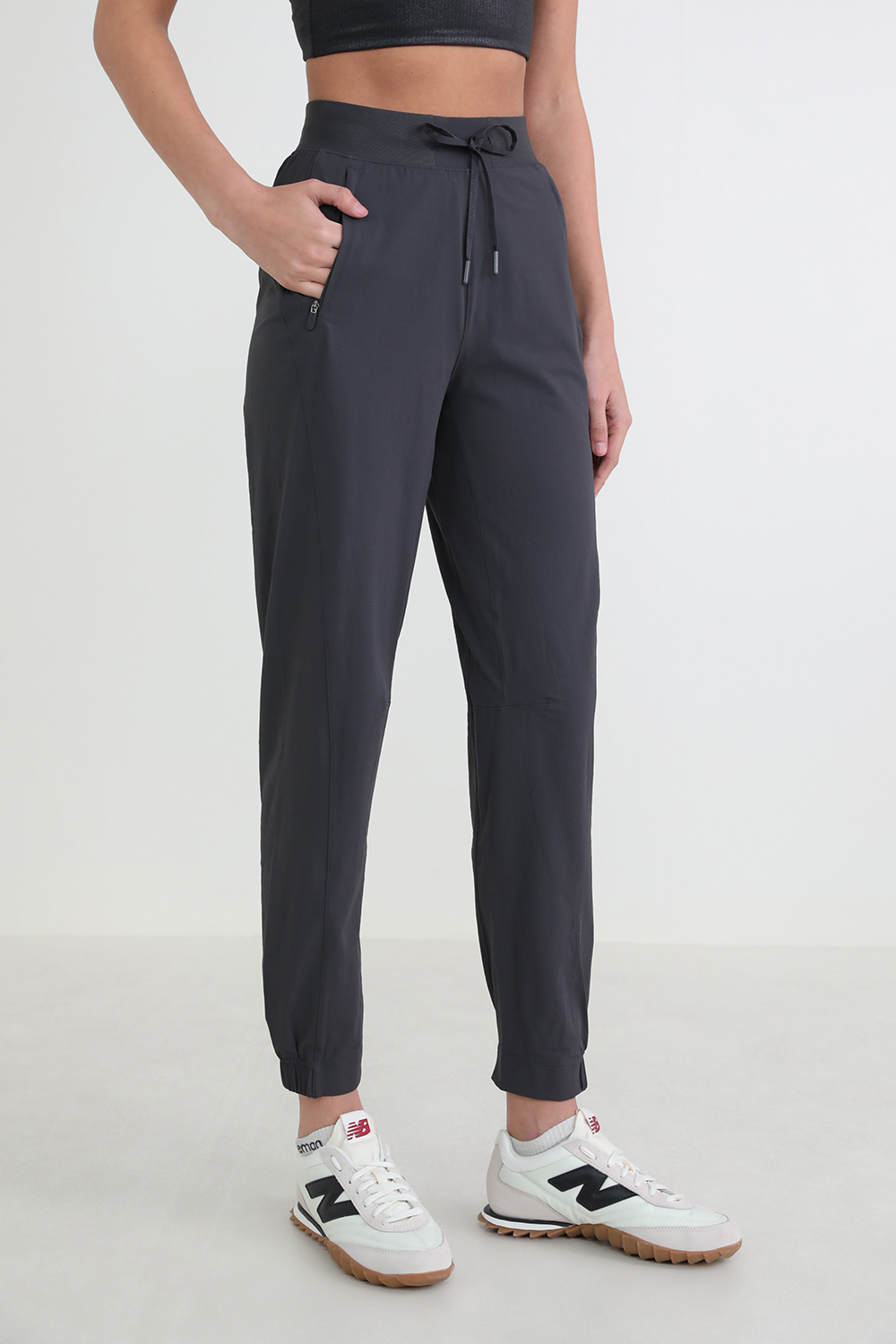 תמונת דוגמן קידמית של License to Train High-Rise Pant LULULEMON