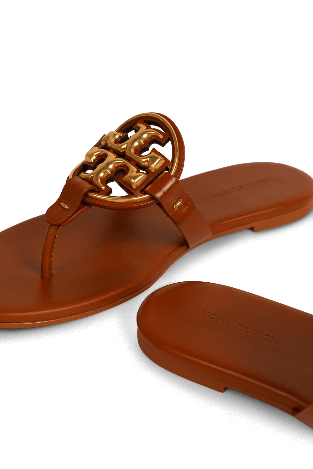 תמונת תקריב של סנדלי מילר מעור TORY BURCH