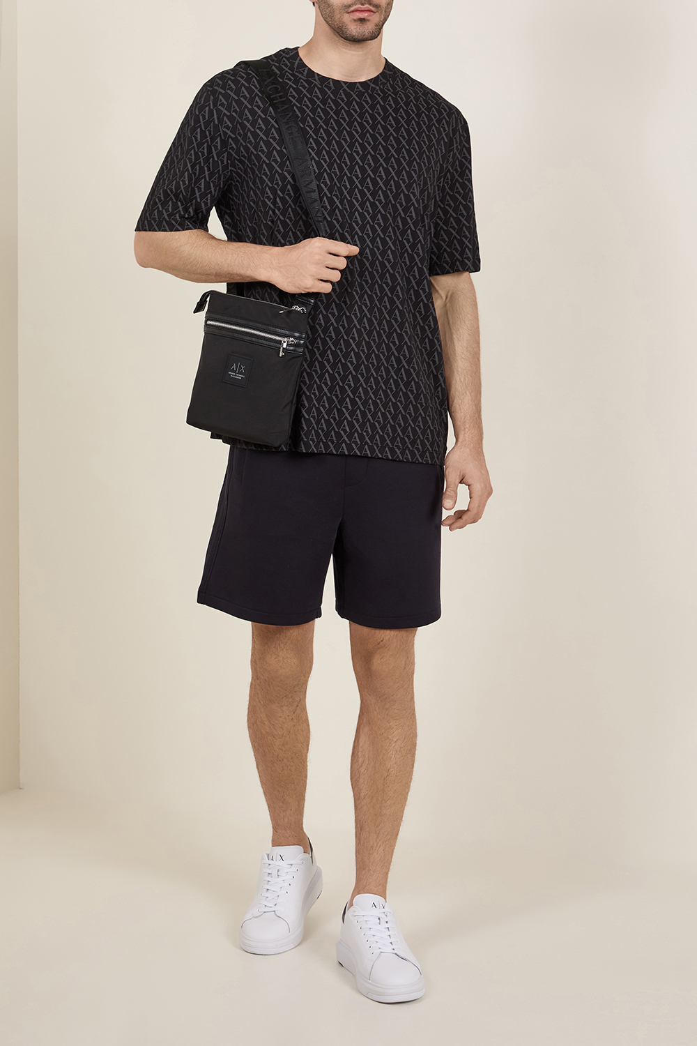 תמונת דוגמן קידמית של תיק קרוסבודי ARMANI EXCHANGE