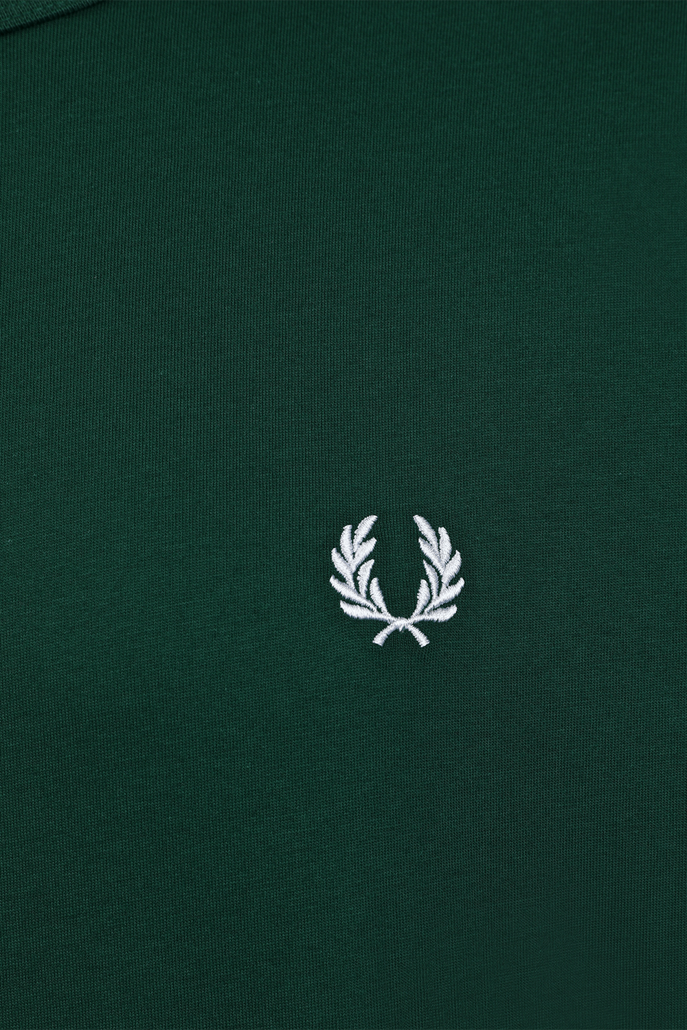 תמונה אחורית של חולצת טי FRED PERRY