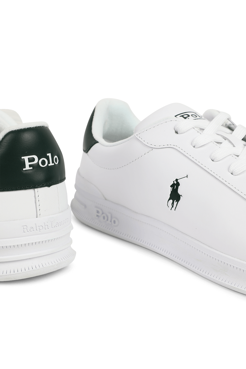 תמונת תקריב של נעלי סניקרס קלאסיות מעור POLO RALPH LAUREN