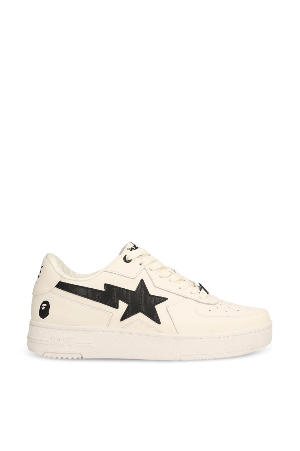 תמונה קידמית של נעלי סניקרס BAPE